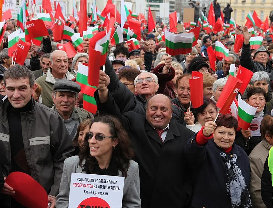 Бум на партийци в ГЕРБ и БСП   
