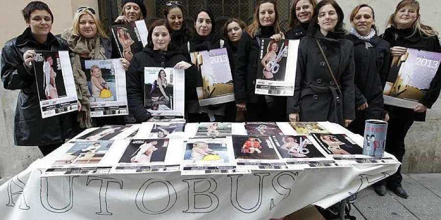 Майки се събличат, събират пари за рейс