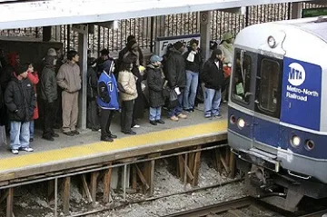 Жена бутна мъж под влак в метрото на Ню Йорк