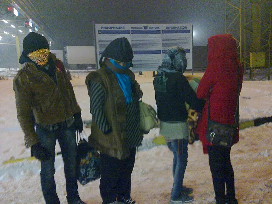 Спипаха емигранти в тайник на камион