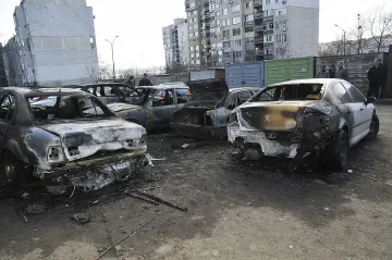 Подпалиха три коли и каравана на плажа