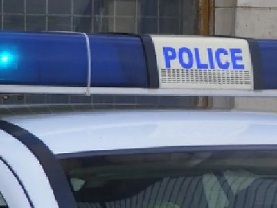 35-годишен наръга гард в подлез