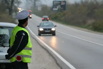 Полицаите свалиха 5000 от колите
