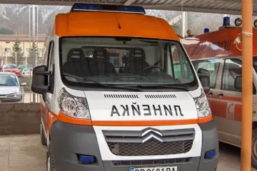 Спасиха човек през преспите