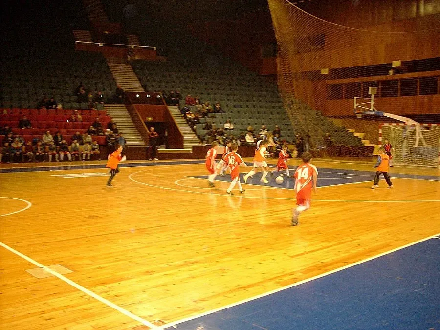 Деца подкрепиха "Варненската Коледа" с футбол