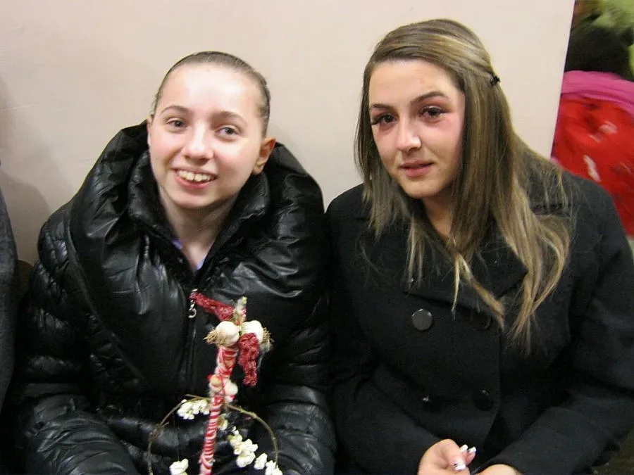 Ученици събраха 3 бона за осиротели сестрички