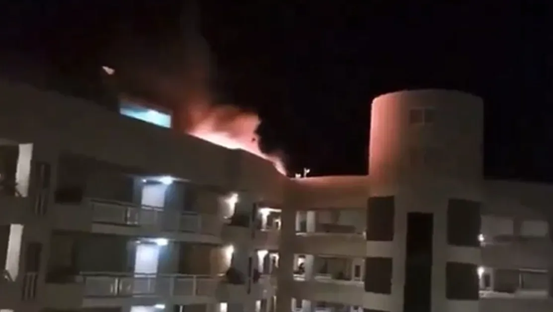 Зловещо! Хеликоптер падна върху хотел (ВИДЕО)