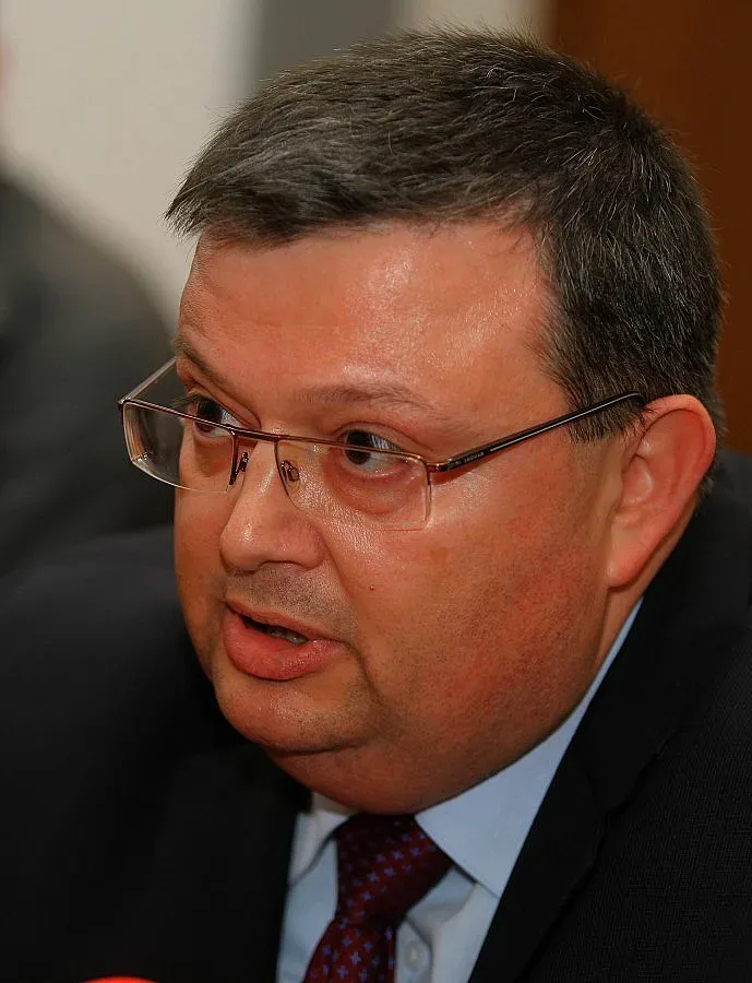 Президентът подписа указа за Цацаров