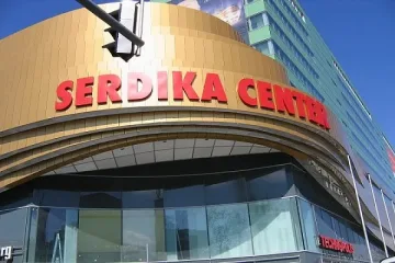 Сигнал за взрив пак изпразни мол