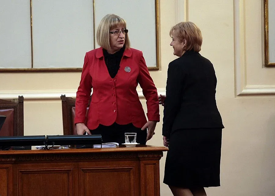 Депутатите си биха камшика