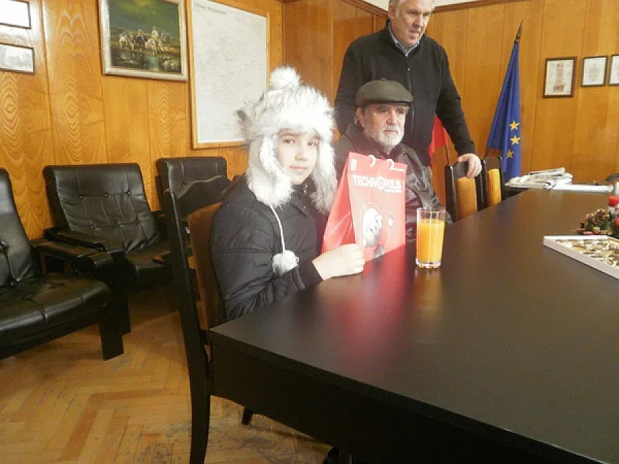 Подаръци за децата на загинали полицаи