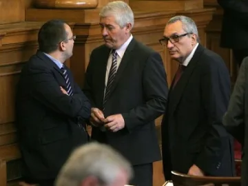 Сини и червени атакуваха закона за ДДС пред съда