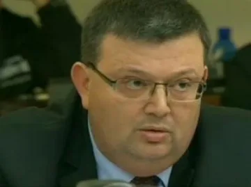 Цацаров: Винаги чета дела