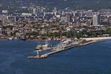 Проблеми със земята отлагат концесията на порт Варна