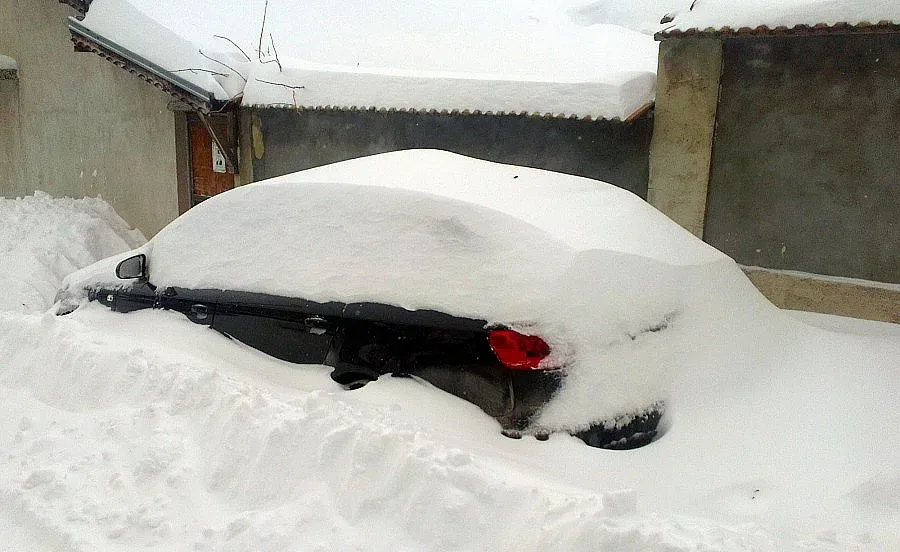 Стотици заклещени в преспите