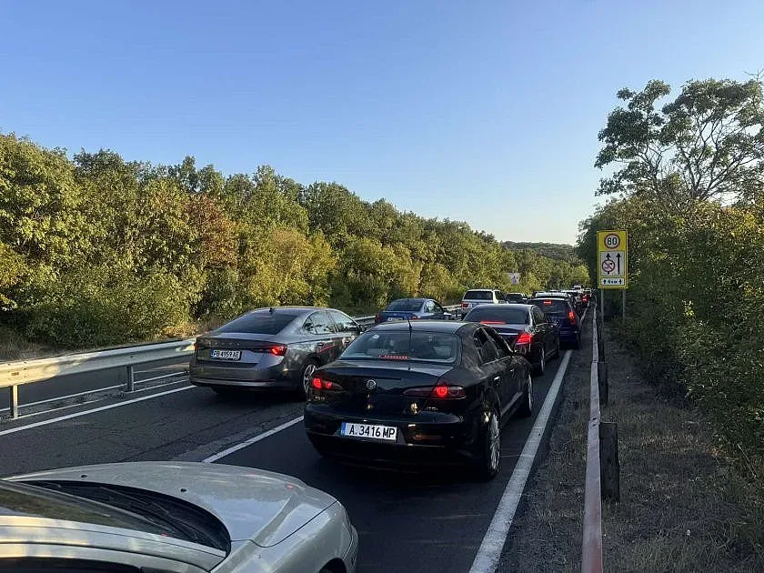 Невиждани колони по морето. Най-страшно е на юг