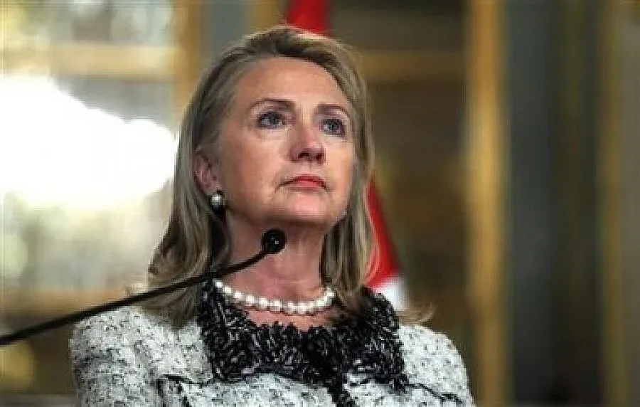 Докторите не дават на Хилъри да пътува