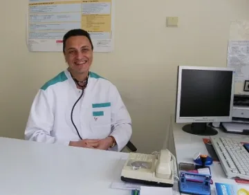  Общински съветник дари баскетболни табла на училище