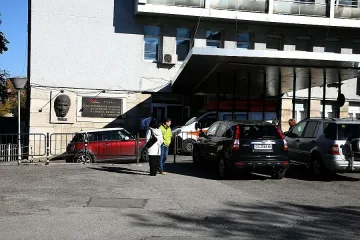 Учителката се съвзема