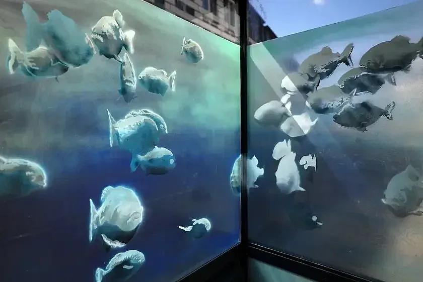 Художник създаде нестандартни творби в Лондон