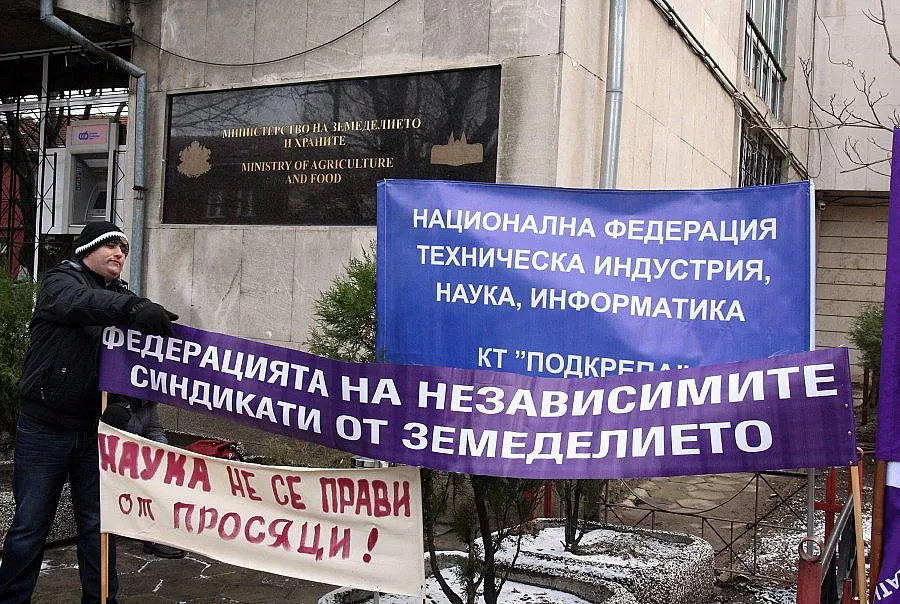 Учени пак на протест за заплати