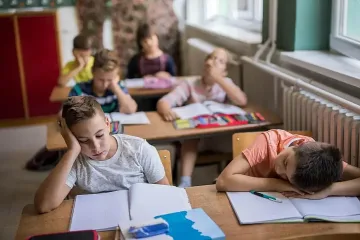 Министър иска повече сън за учениците сутрин