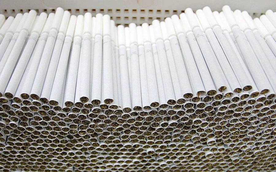 Баба скри цигари в гащите си