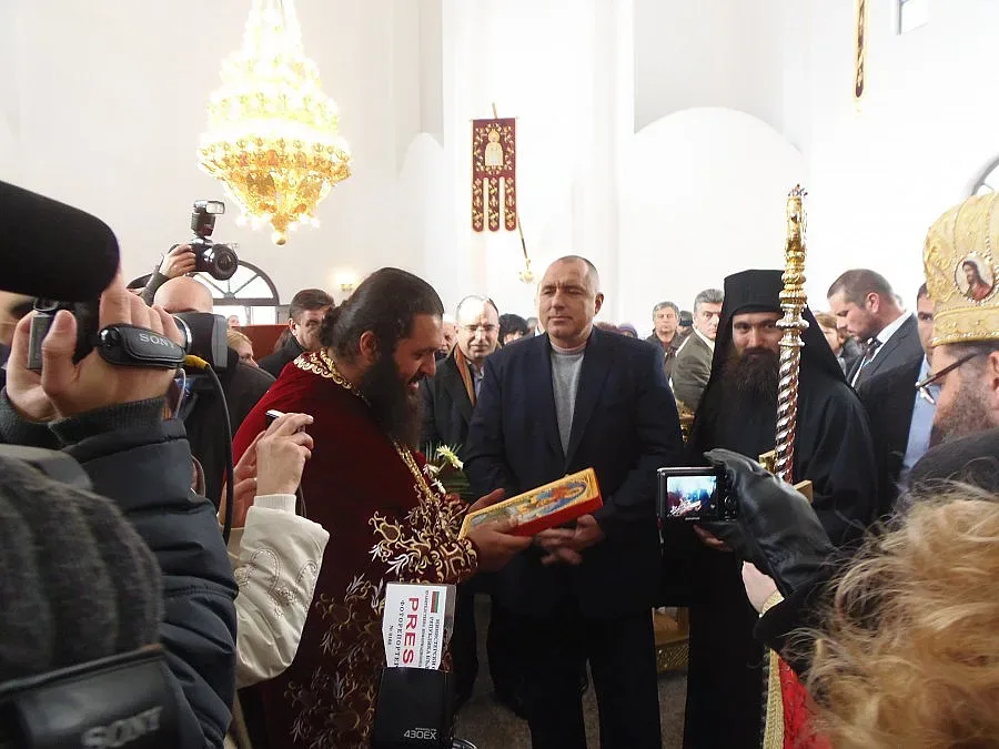 Бойко отказа да среже лента  
