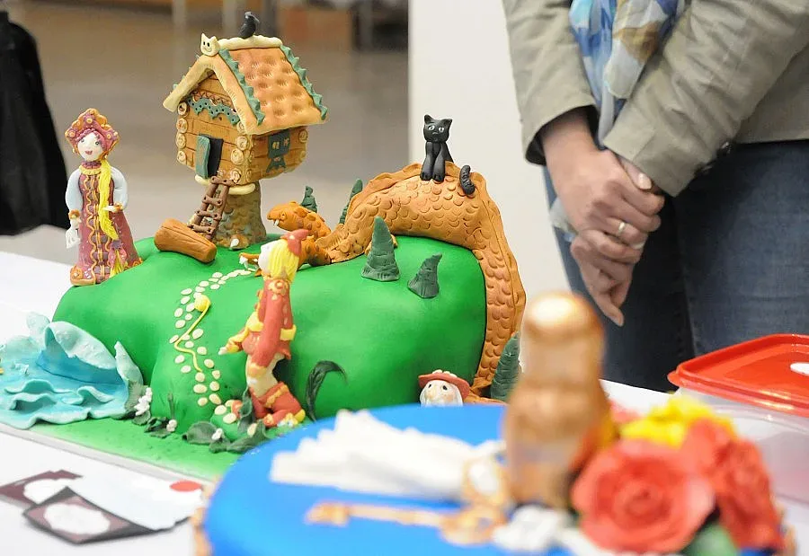 Готвач от Гинес майстори сладки за сираци