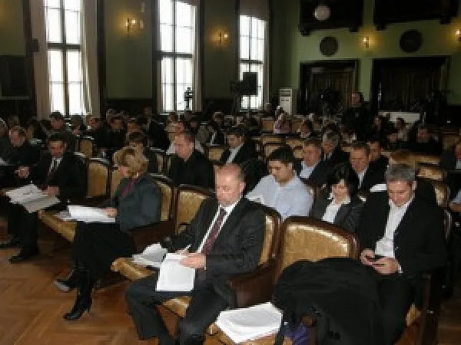 Викат полиция за обида към премиера