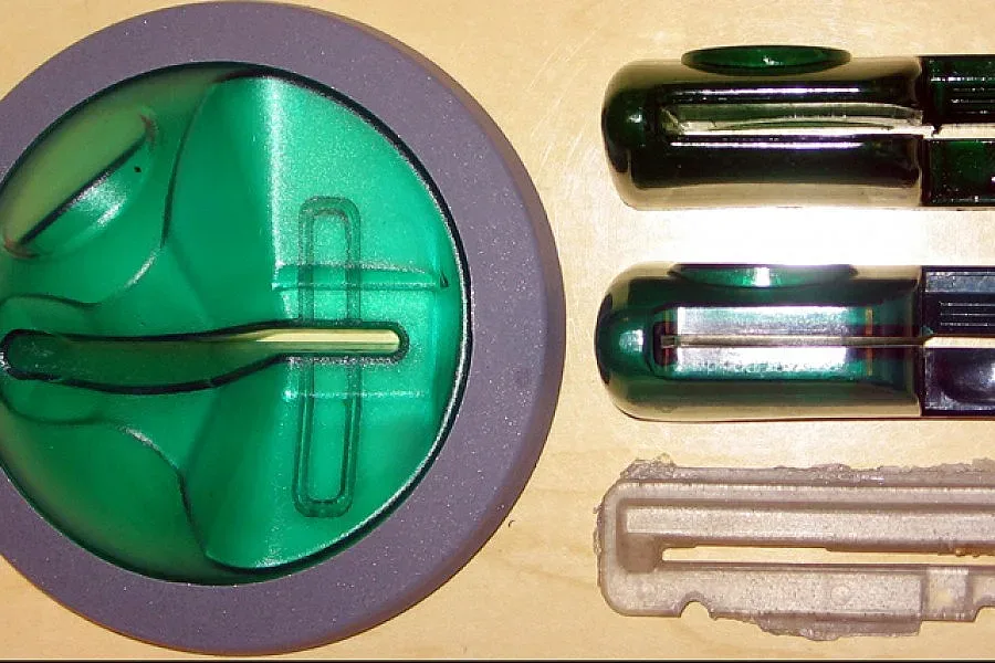 Банда точи сметки с фалшиви карти