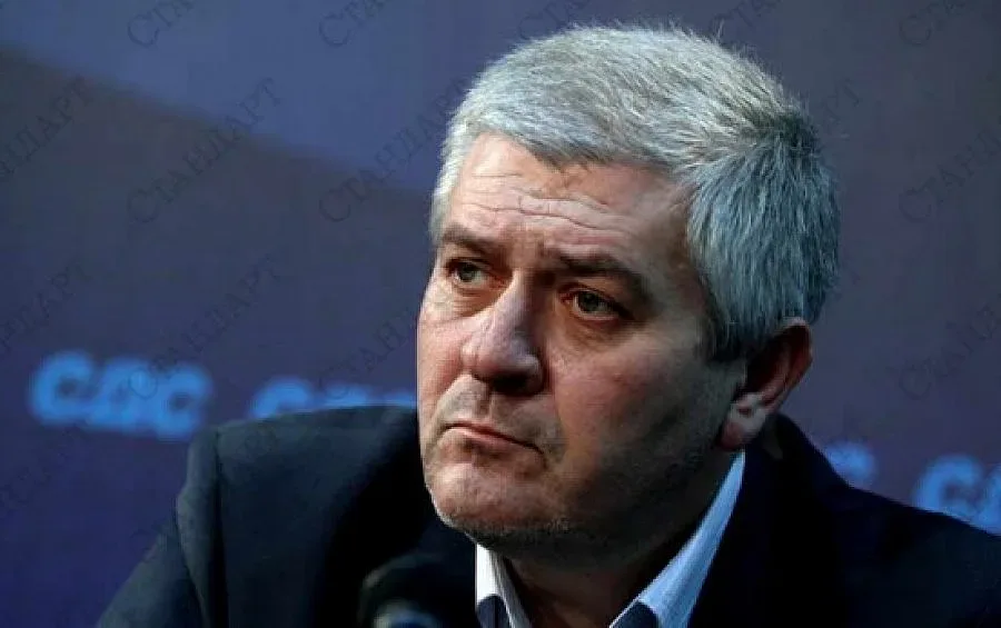 900 напират за "Единство"