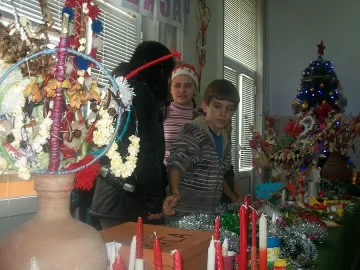Ученици правят коледен базар за деца в нужда