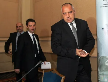 Премиерът привика шефа на оржейниците