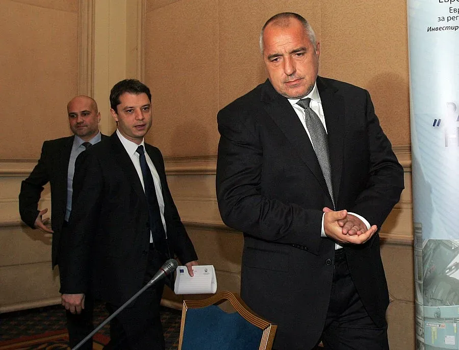 Премиерът привика шефа на оржейниците