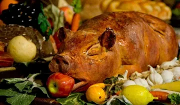 Посрещаме Коледа с румънски прасета   