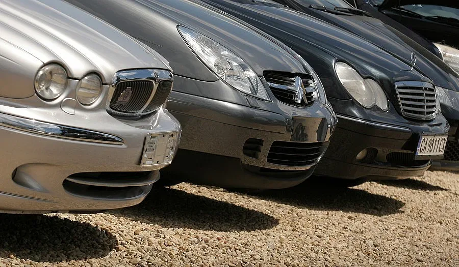 Бум в продажбите на стари коли за Коледа