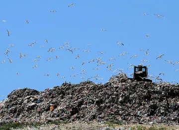 Село вдига барикади срещу ново сметище   