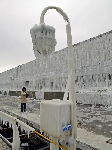 Лед скова страната (обновена)