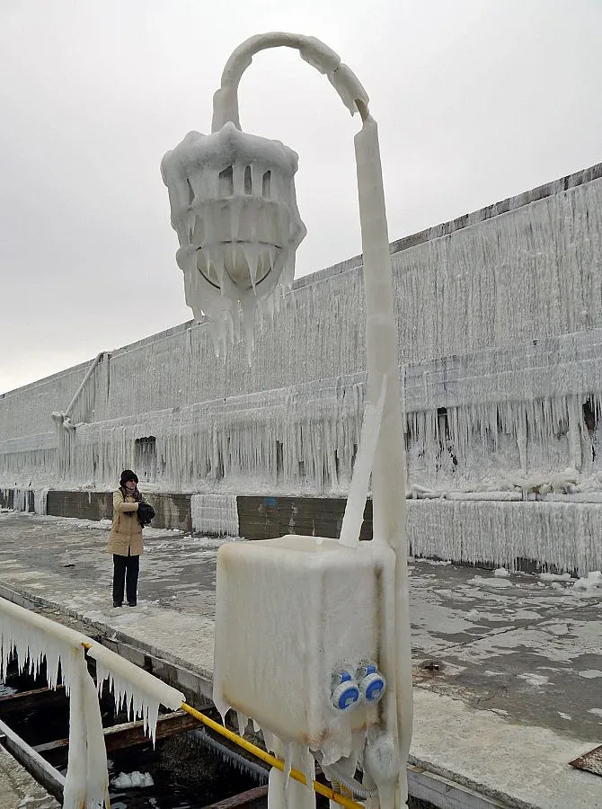 Лед скова страната (обновена)