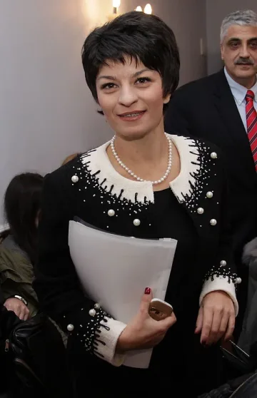 Атанасова търси шеф на "Пирогов"