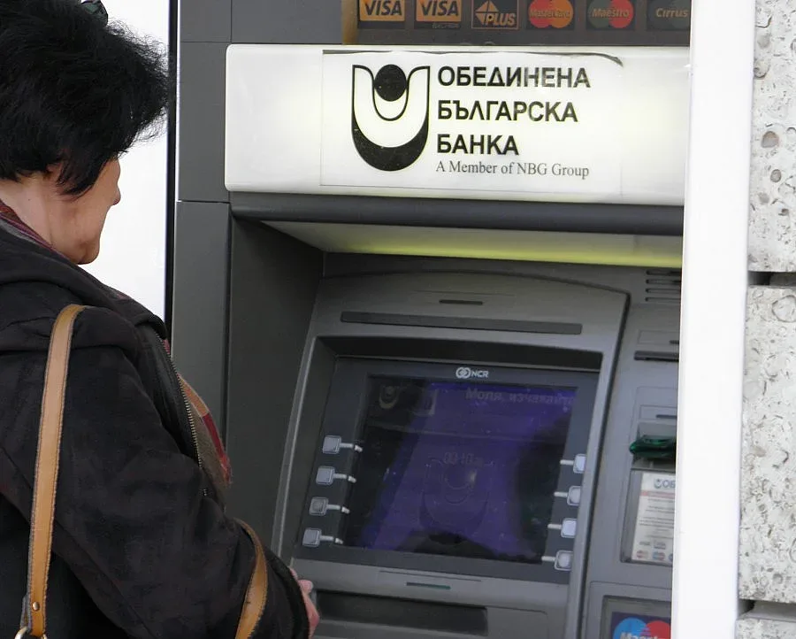 Банкерка източи 100 бона от клиенти