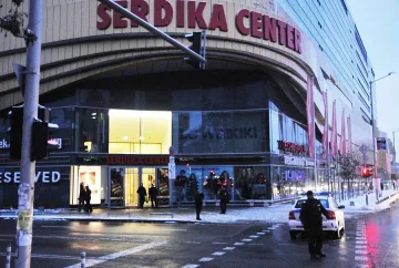 Пак плашат мол с бомба