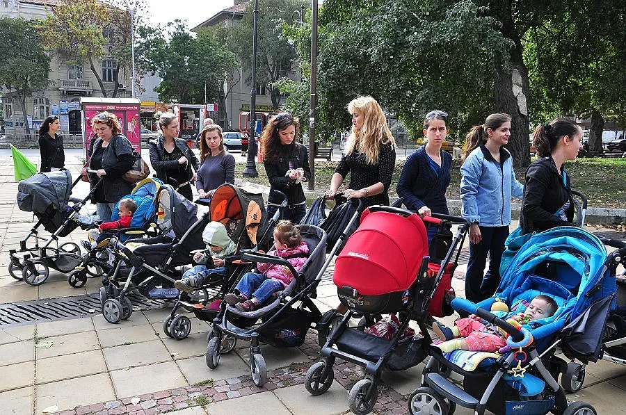 Дядо Коледа, донеси ни повече деца