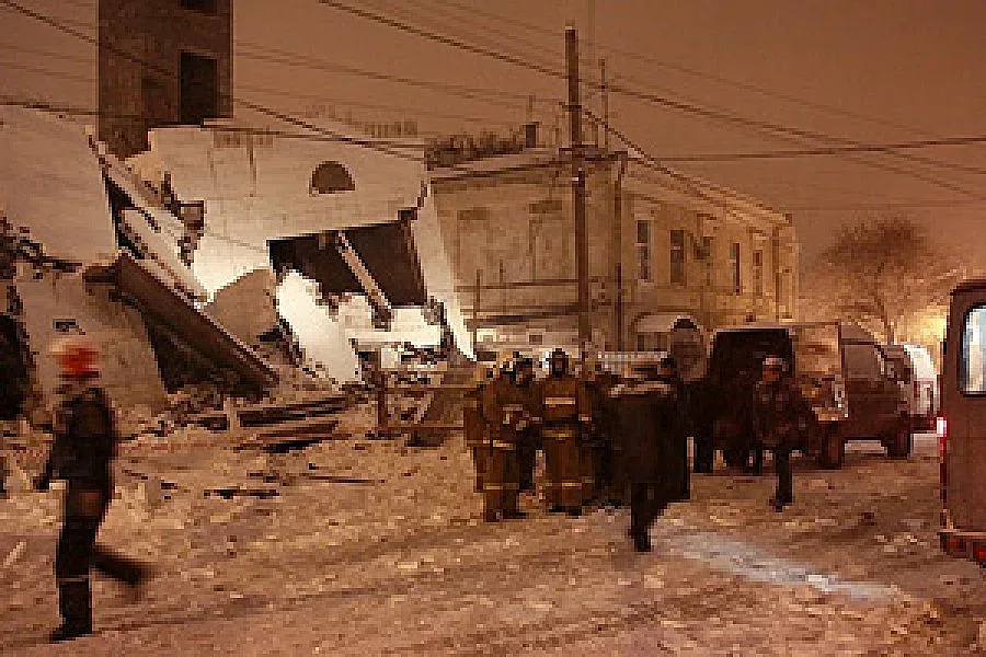 Строеж уби петима