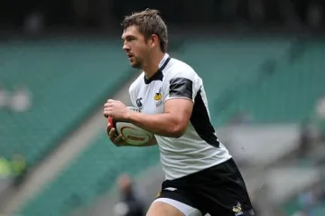 Ръгби звезда се хвърли от небостъргач