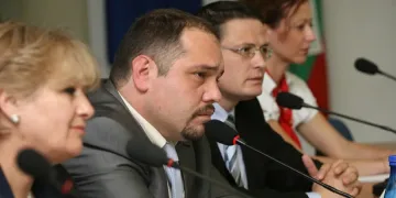 Банкер следи етиката на властта     