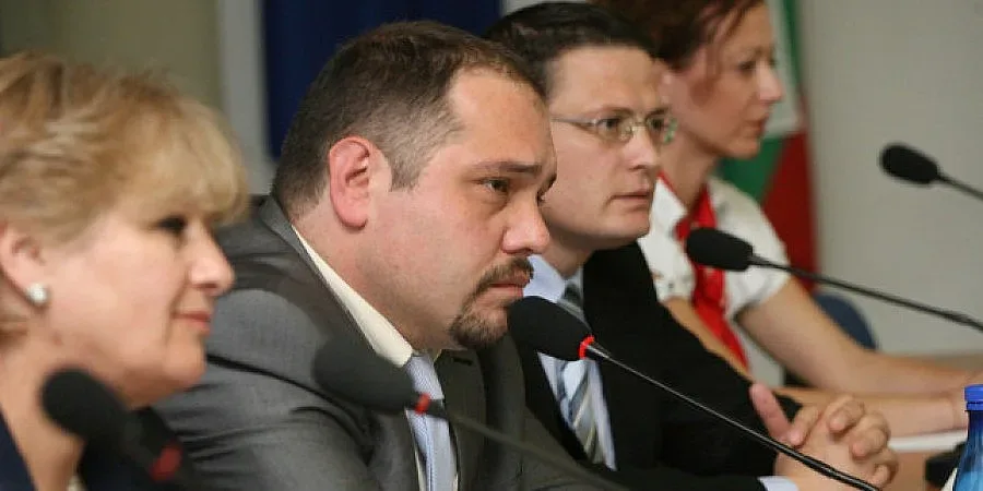 Банкер следи етиката на властта     