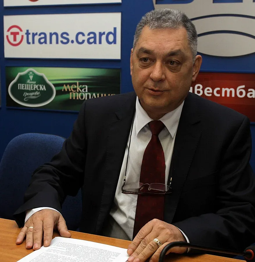 И лекари искат оставката на Райчинов