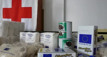 БЧК радва деца и възрастни с коледни пакети